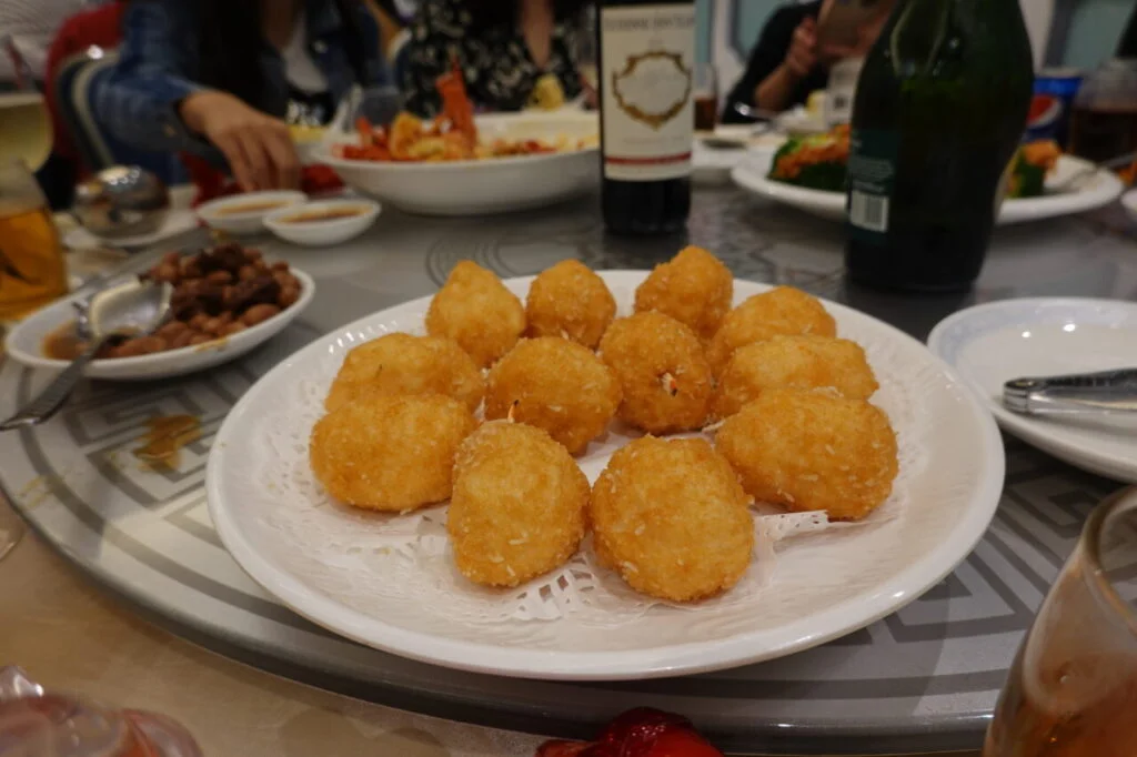 私ミシェリー@HKGlossy.comが撮影した百日宴でサーブされた蟹クリームコロッケの画像 