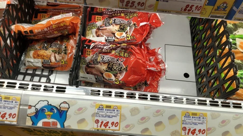 DonkiHKでは醤油味のチルドラーメンが買える