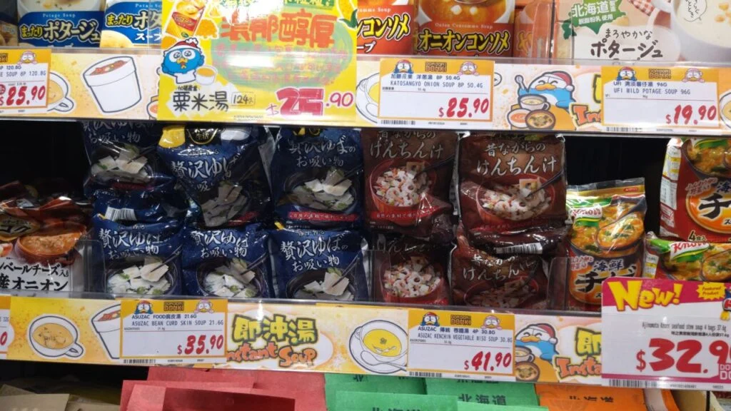 DonkiHKのインスタント食品コーナー