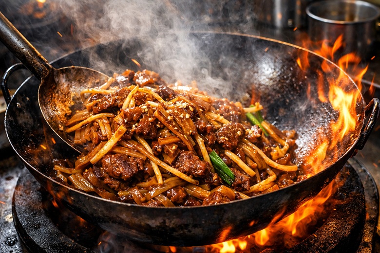 乾炒牛河の最大の魅力は「鑊気（ワッキー）」と呼ばれる強火炒めの香ばしさ
