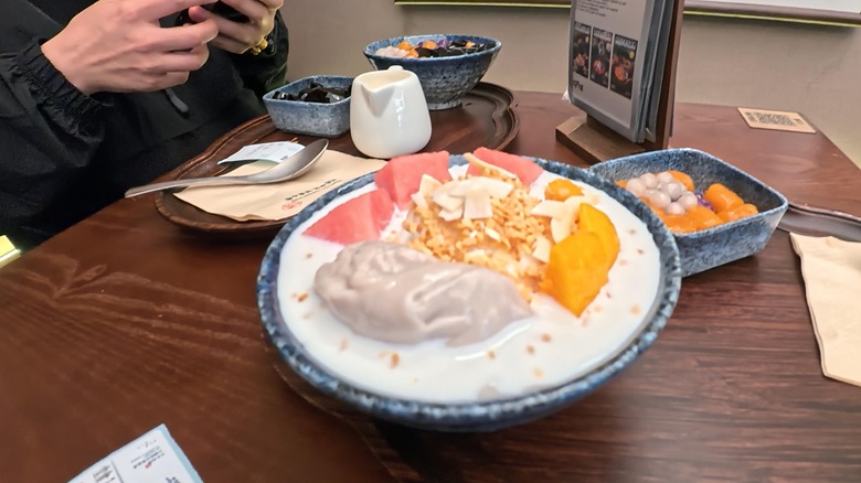 出典私ミシェリー@HKGlossy.comによる撮影. 深センショッピングのお得を発見を語り合いながらデザートタイム