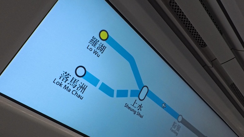 出典私ミシェリー@HKGlossy.comによる撮影. 香港と中国深セン羅湖がいかに近いかを示すMTR路線図