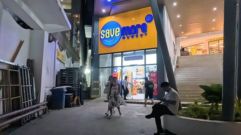 出典私ミシェリー@HKGlossy.comによる撮影. Save More｜セーブモア店頭を撮影したもの
