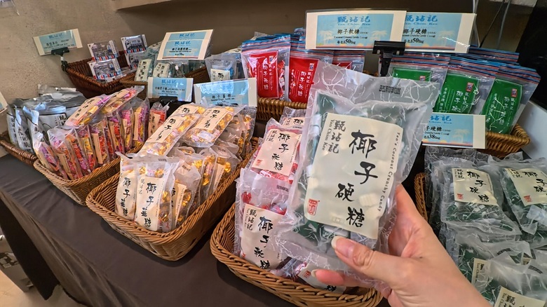 出典私ミシェリー@HKGlossy.comによる撮影. 甄沾記ココナッツキャンディ（100年超えの老舗）２